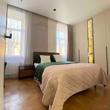 Favorit Apartments 2 Кім Безкоштовна Парковка Центр З Балконом Не Далеко Від Ж Д Вокзалу Звітні Документи Lviv Ngoại thất bức ảnh