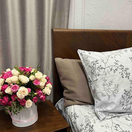 Favorit Apartments 2 Кім Безкоштовна Парковка Центр З Балконом Не Далеко Від Ж Д Вокзалу Звітні Документи Lviv Ngoại thất bức ảnh