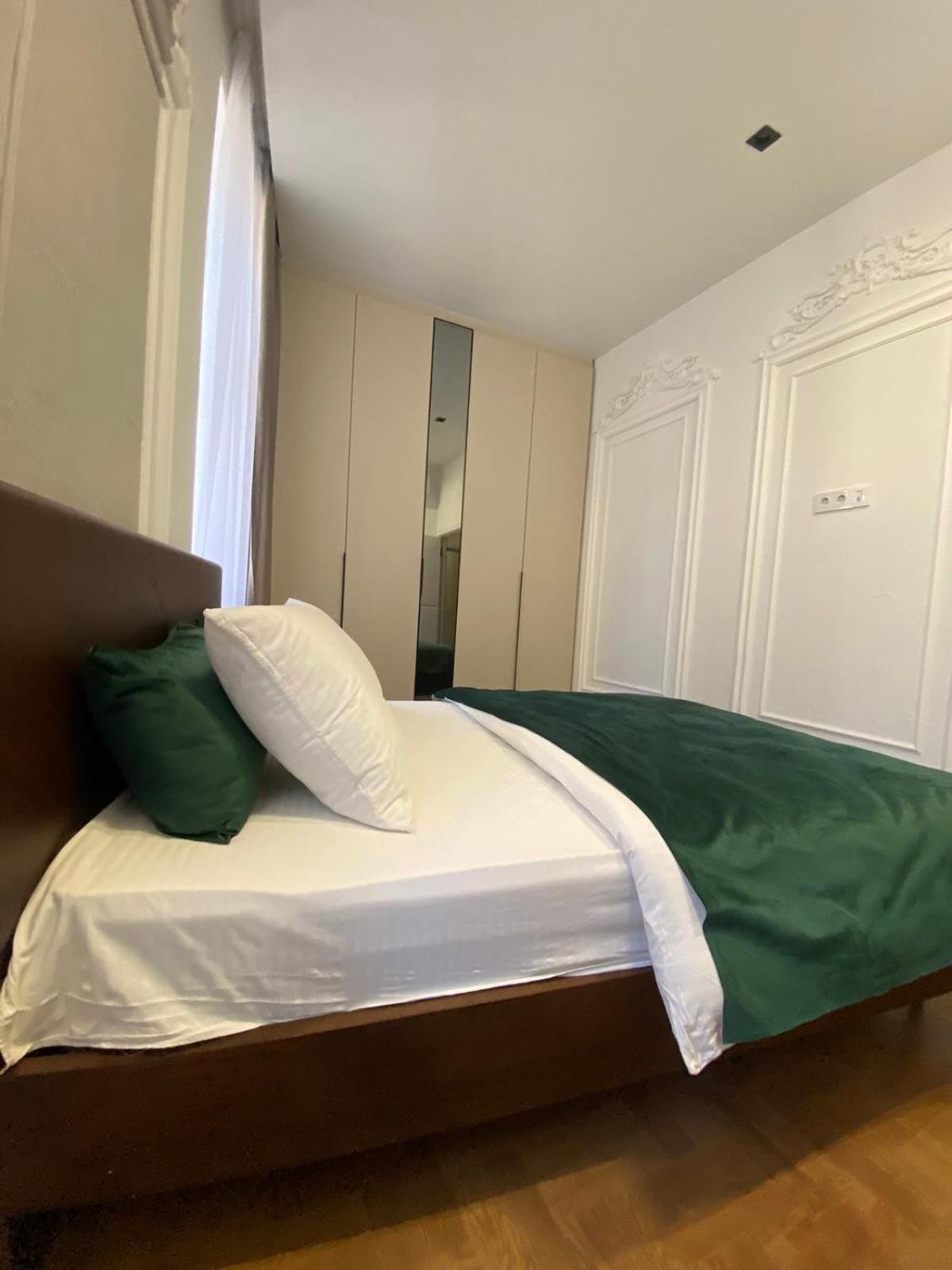 Favorit Apartments 2 Кім Безкоштовна Парковка Центр З Балконом Не Далеко Від Ж Д Вокзалу Звітні Документи Lviv Ngoại thất bức ảnh