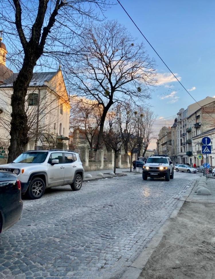 Favorit Apartments 2 Кім Безкоштовна Парковка Центр З Балконом Не Далеко Від Ж Д Вокзалу Звітні Документи Lviv Ngoại thất bức ảnh
