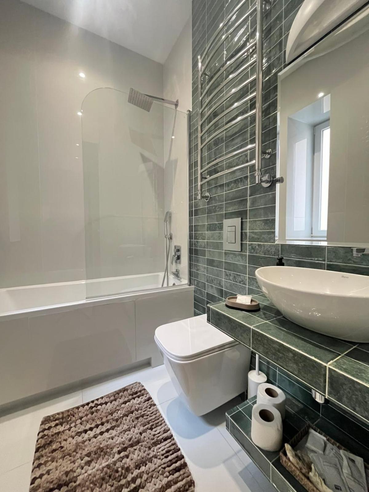 Favorit Apartments 2 Кім Безкоштовна Парковка Центр З Балконом Не Далеко Від Ж Д Вокзалу Звітні Документи Lviv Ngoại thất bức ảnh