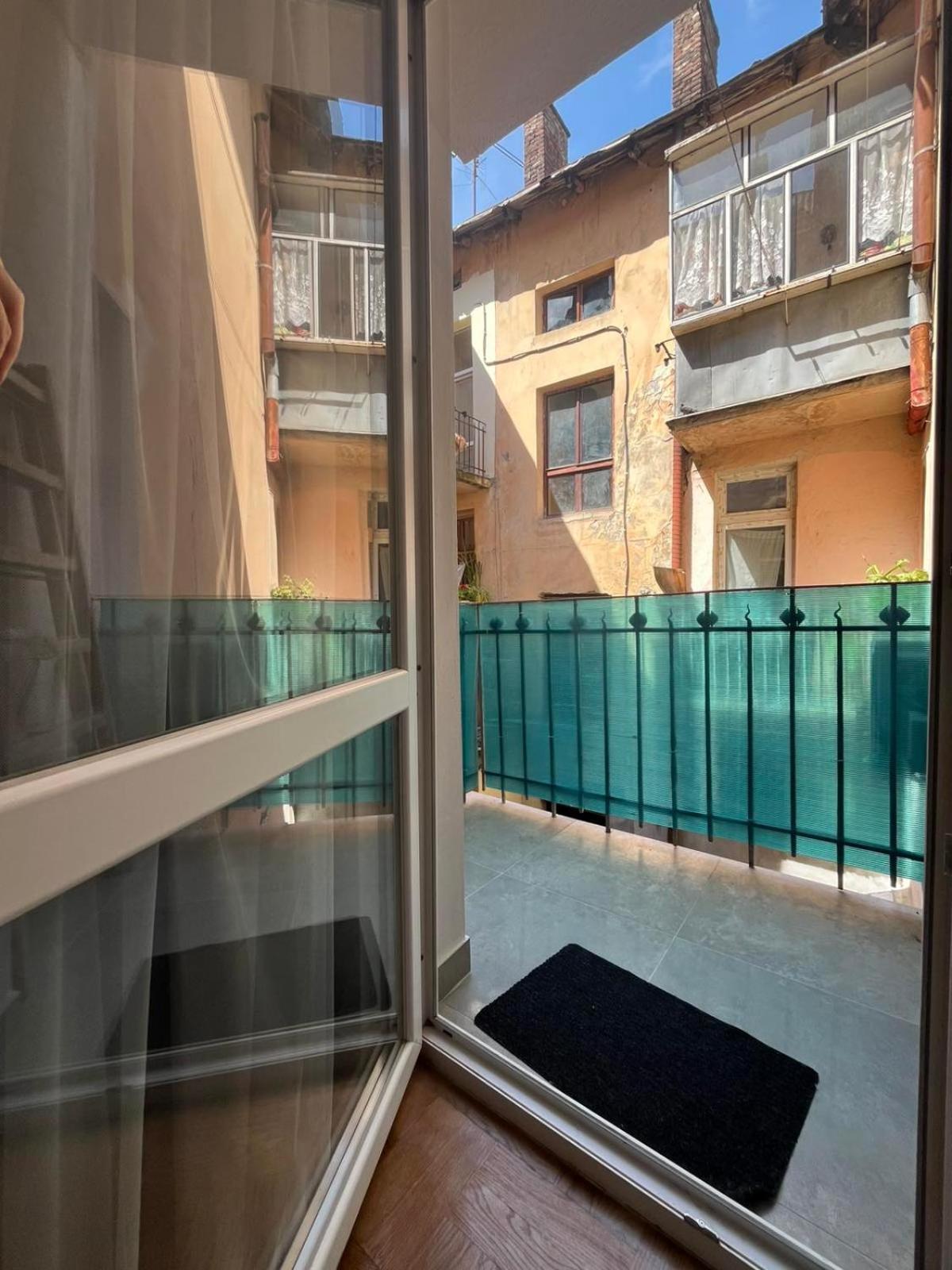 Favorit Apartments 2 Кім Безкоштовна Парковка Центр З Балконом Не Далеко Від Ж Д Вокзалу Звітні Документи Lviv Ngoại thất bức ảnh